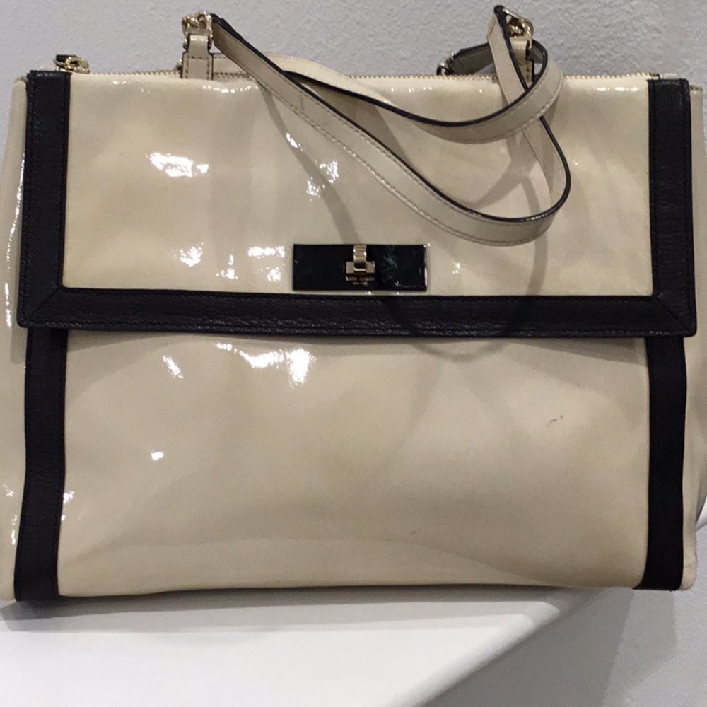 Kate Spade elegant traveling/casual bag, previously owned